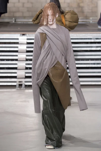 Look 14